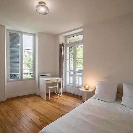 Grand Lumineux - Centre Apartment *