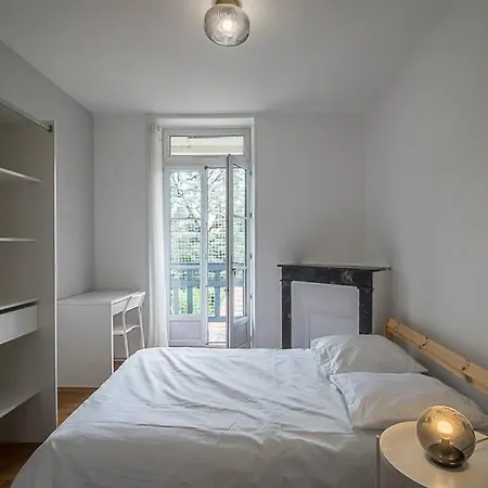 Grand Lumineux - Centre Apartment *